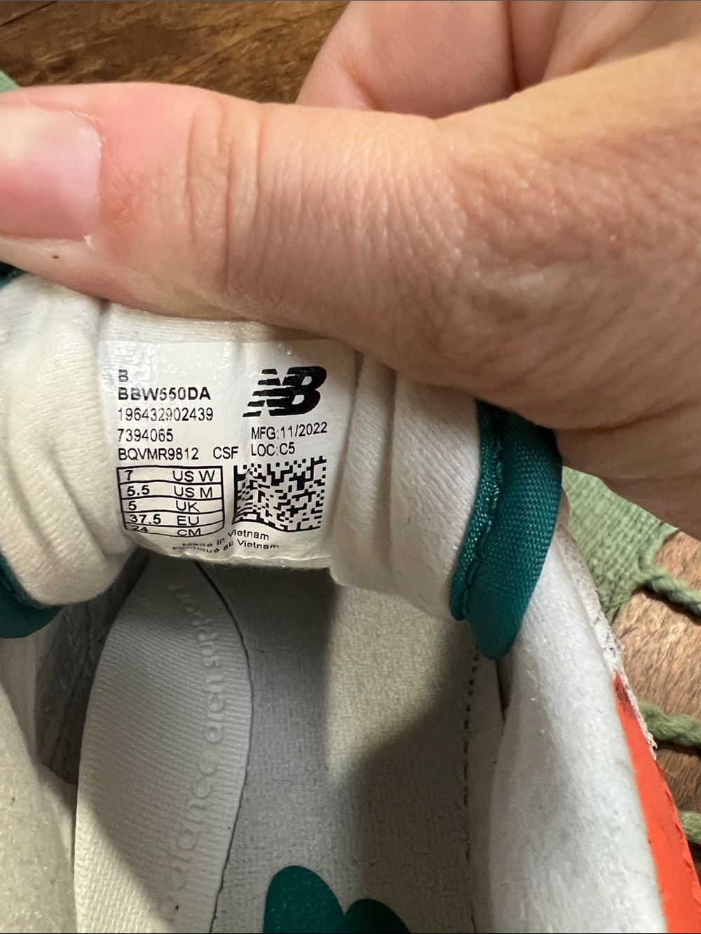 New Balance 550 Sneakers in Sea Salt Verdigris Colors - Picture 5 of 7